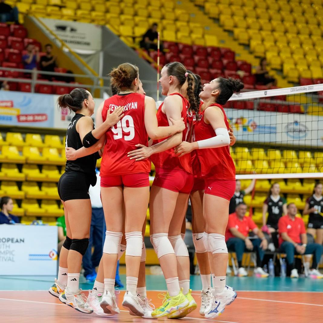 Harikasınız kızlar: Milli takım finalde 3